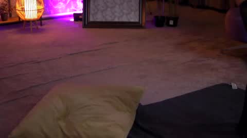 Selena online show from 02-23-25, 12:19