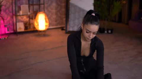 Selena online show from 03-05-25, 09:37