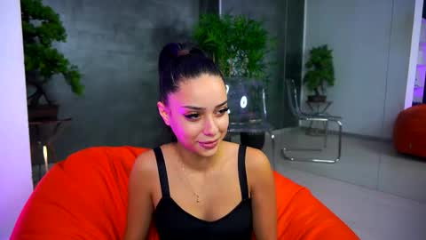 Selena online show from 09-18-25, 06:54