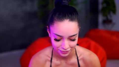 Selena online show from 09-28-25, 07:41