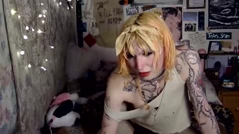 Snapshot of cherstrauberry chatting on 02-24-26, 12:08 cher strauberry online show from 02-24-26, 12:08