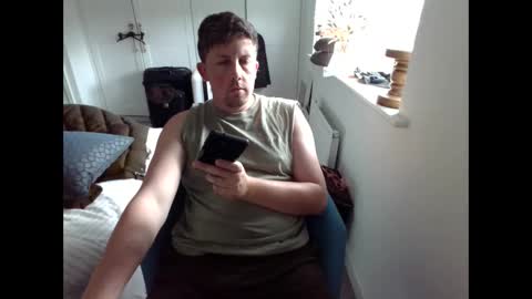 Snapshot of cheshireguy32 chatting on 06-01-26, 08:27 cheshireguy32 online show from 06-01-26, 08:27