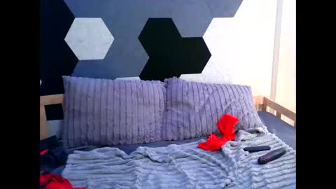 cheyennel online show from 12-04-25, 08:34