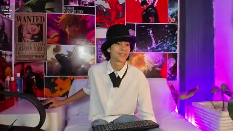 Snapshot of cheys_mast chatting on 05-15-26, 07:21 Cheys online show from 05-15-26, 07:21