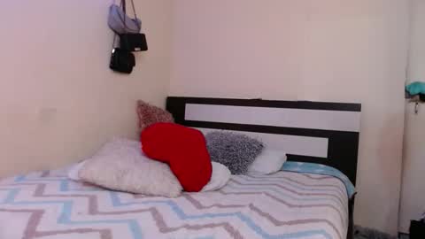 Snapshot of chikandela chatting on 10-28-25, 09:06 Valentina online show from 10-28-25, 09:06