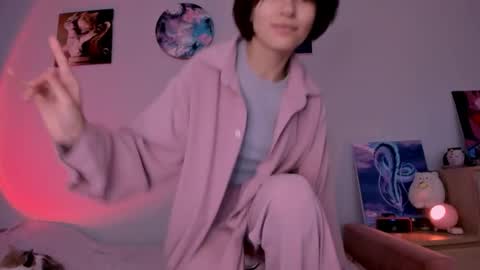 Snapshot of chill_girrrl chatting on 10-24-25, 01:07 Vivian online show from 10-24-25, 01:07