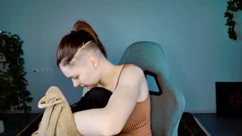 Bella online show from 12-05-25, 10:02