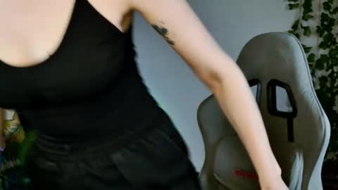 Snapshot of chillsnail_bro chatting on 02-24-26, 09:07 Bella online show from 02-24-26, 09:07