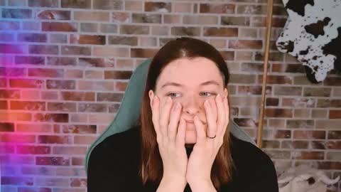 Snapshot of chillsnail_bro chatting on 03-14-26, 09:15 Bella online show from 03-14-26, 09:15