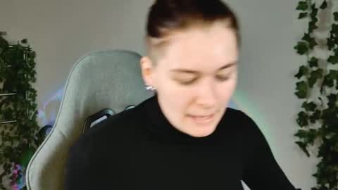 Snapshot of chillsnail_bro chatting on 03-17-26, 09:12 Bella online show from 03-17-26, 09:12