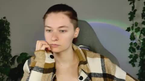 Snapshot of chillsnail_bro chatting on 03-22-26, 09:02 Bella online show from 03-22-26, 09:02