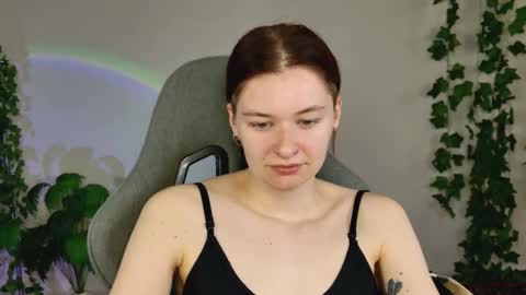 Snapshot of chillsnail_bro chatting on 03-25-26, 09:04 Bella online show from 03-25-26, 09:04