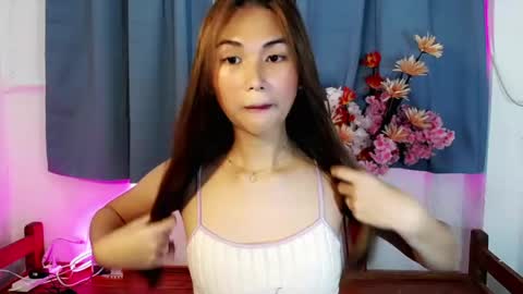 Snapshot of chinitaluxe chatting on 05-21-26, 04:08 Chinita online show from 05-21-26, 04:08