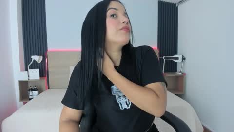 Snapshot of chiqui_milk1 chatting on 10-14-25, 07:25 Chiqui online show from 10-14-25, 07:25