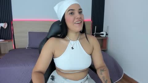 Snapshot of chiqui_milk1 chatting on 10-23-25, 07:45 Chiqui online show from 10-23-25, 07:45