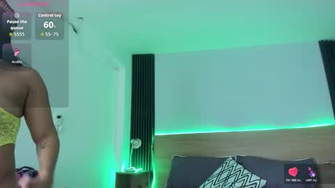 Snapshot of chiqui_milk1 chatting on 10-30-25, 07:14 Chiqui online show from 10-30-25, 07:14