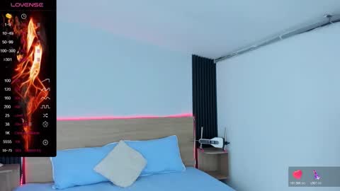 Snapshot of chiqui_milk1 chatting on 11-17-25, 06:57 Chiqui online show from 11-17-25, 06:57