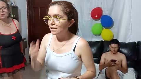 Snapshot of chiquitahot69 chatting on 12-19-25, 12:17 chiquitahot69 online show from 12-19-25, 12:17