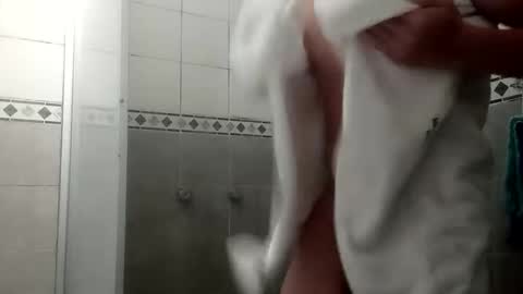 Snapshot of chispahot69 chatting on 11-19-25, 06:24 chispahot69 online show from 11-19-25, 06:24