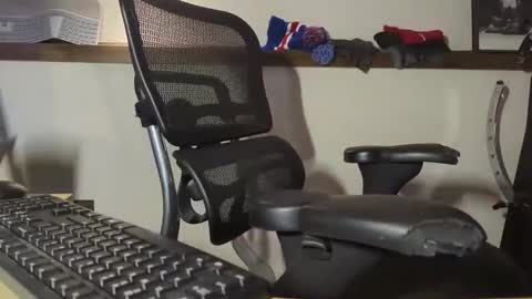 Snapshot of chitownburb chatting on 01-19-25, 06:20 chitownburb online show from 01-19-25, 06:20