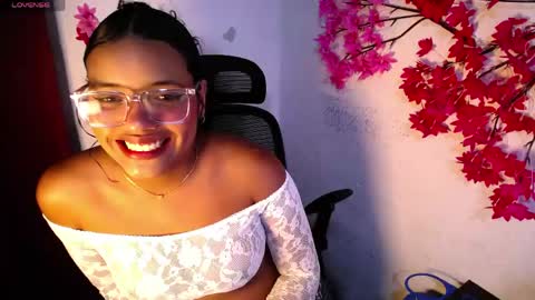 Snapshot of chleo_rosse chatting on 04-21-26, 04:08 chleo_rosse online show from 04-21-26, 04:08
