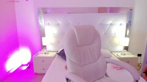 Snapshot of chloe__evans_ chatting on 01-17-25, 11:27 Chloe online show from 01-17-25, 11:27