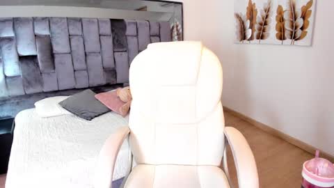 Snapshot of chloe__evans_ chatting on 01-24-25, 11:59 Chloe online show from 01-24-25, 11:59