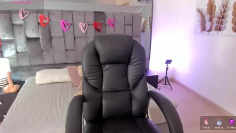 Snapshot of chloe__evans_ chatting on 02-16-25, 01:05 Chloe online show from 02-16-25, 01:05