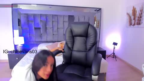 Snapshot of chloe__evans_ chatting on 03-04-25, 11:29 Chloe online show from 03-04-25, 11:29