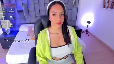 Snapshot of chloe__evans_ chatting on 03-07-25, 11:40 Chloe online show from 03-07-25, 11:40