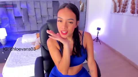 Snapshot of chloe__evans_ chatting on 03-11-25, 11:23 Chloe online show from 03-11-25, 11:23