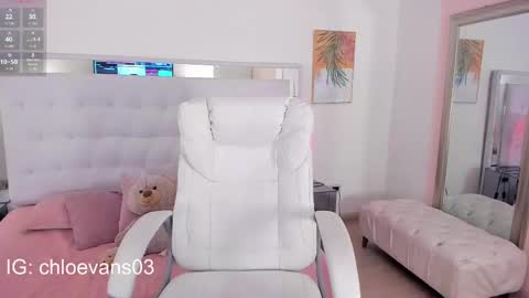 Snapshot of chloe__evans_ chatting on 09-14-25, 11:53 Chloe online show from 09-14-25, 11:53