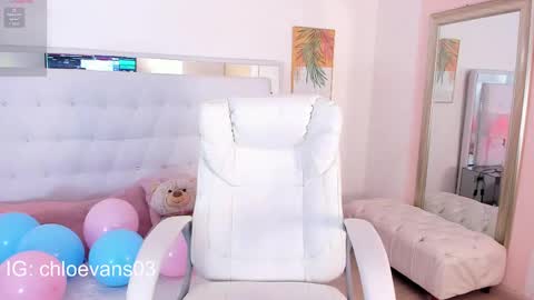 Snapshot of chloe__evans_ chatting on 09-18-25, 11:56 Chloe online show from 09-18-25, 11:56