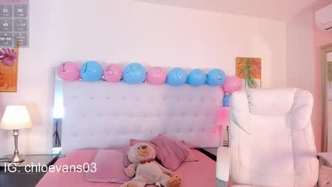 Snapshot of chloe__evans_ chatting on 09-19-25, 11:55 Chloe online show from 09-19-25, 11:55