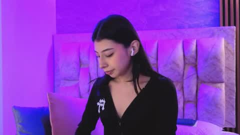 chloe_bluee_ online show from 04-30-26, 11:05
