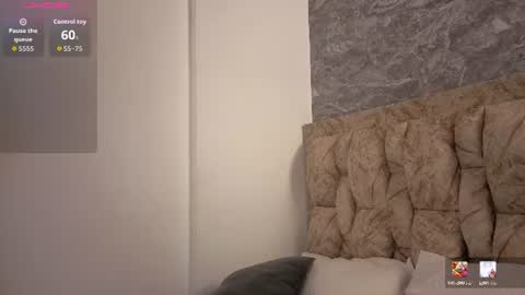 chloe_bluee_ online show from 06-19-26, 11:14