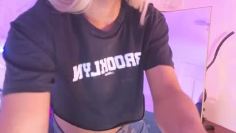 Snapshot of chloe_bronze chatting on 07-15-26, 07:30 Chloe online show from 07-15-26, 07:30