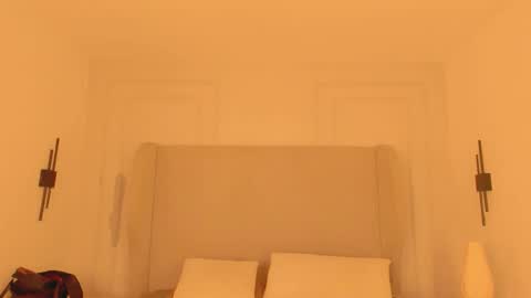 Chloe online show from 12-16-25, 12:10