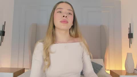 Snapshot of chloe_dee_ chatting on 04-19-26, 02:38 Chloe online show from 04-19-26, 02:38
