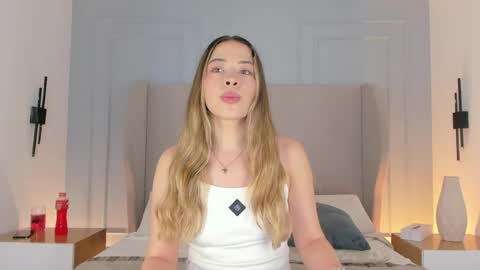 Snapshot of chloe_dee_ chatting on 05-03-26, 02:34 Chloe online show from 05-03-26, 02:34