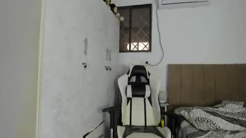 chloe online show from 03-06-25, 10:15