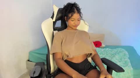 chloe online show from 03-10-25, 07:50