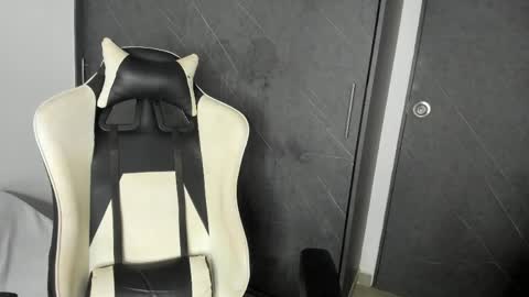 chloe online show from 04-02-26, 12:52