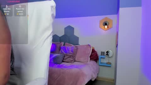 Chloe online show from 09-18-25, 02:52