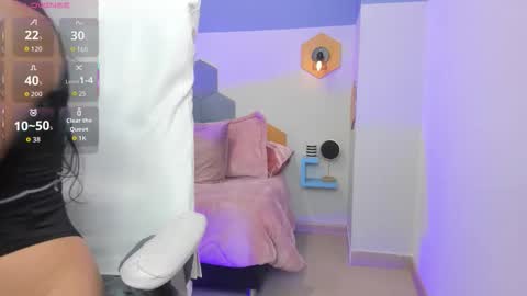 Chloe online show from 10-11-25, 03:43