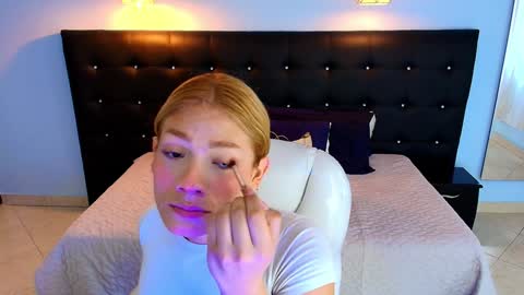 CHLOE online show from 12-27-24, 08:50