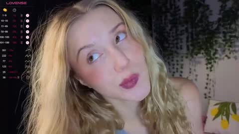 Snapshot of chloe_guidry chatting on 12-12-24, 02:37 Arianaa Mourrr online show from 12-12-24, 02:37