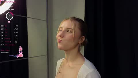 Snapshot of chloe_guidry chatting on 01-14-25, 05:30 Arianaa Mourrr online show from 01-14-25, 05:30