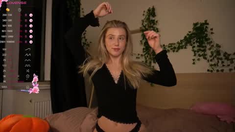 Snapshot of chloe_guidry chatting on 10-30-25, 04:14 Arianaa Mourrr online show from 10-30-25, 04:14