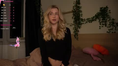 Arianaa Mourrr online show from 11-17-25, 04:07